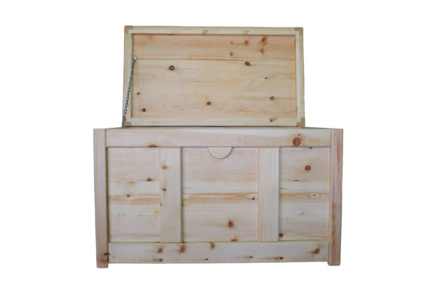 Сундук из массива натурального дерева